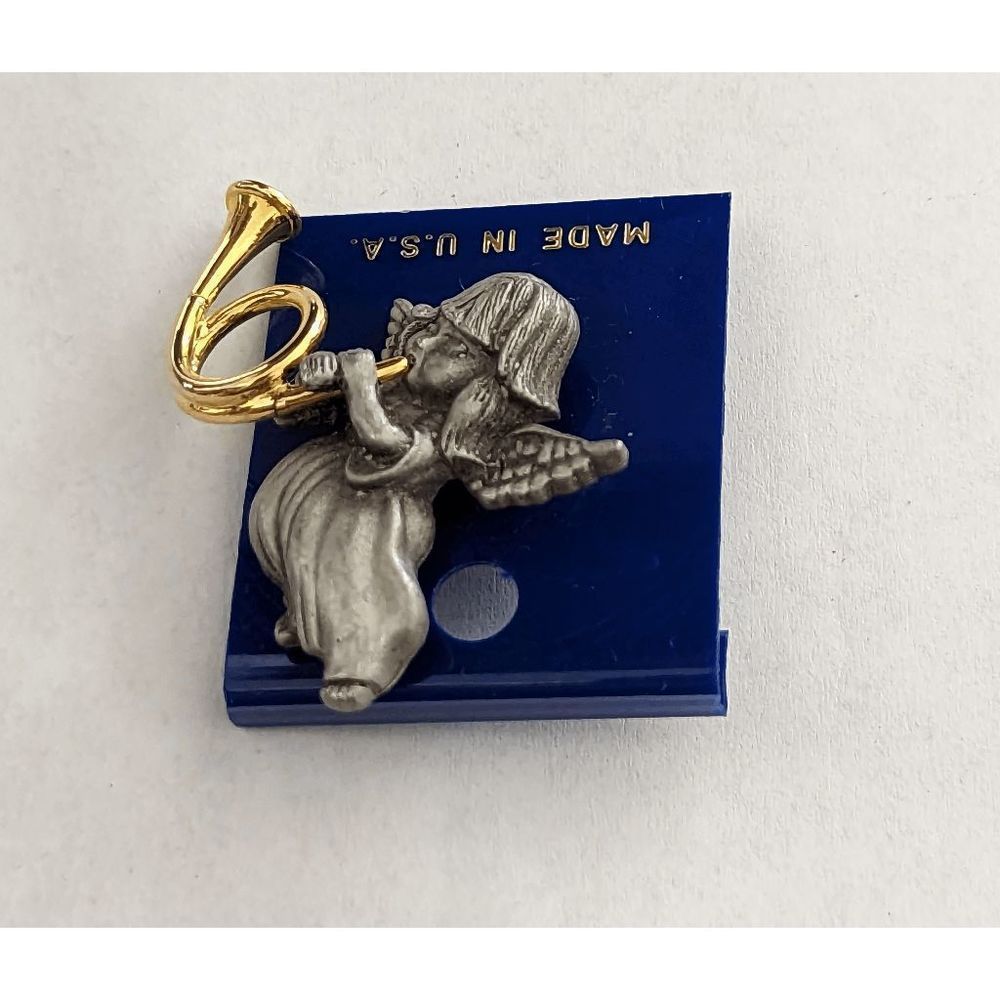 New vintage Daria pewter angel pin with French horn 1"
